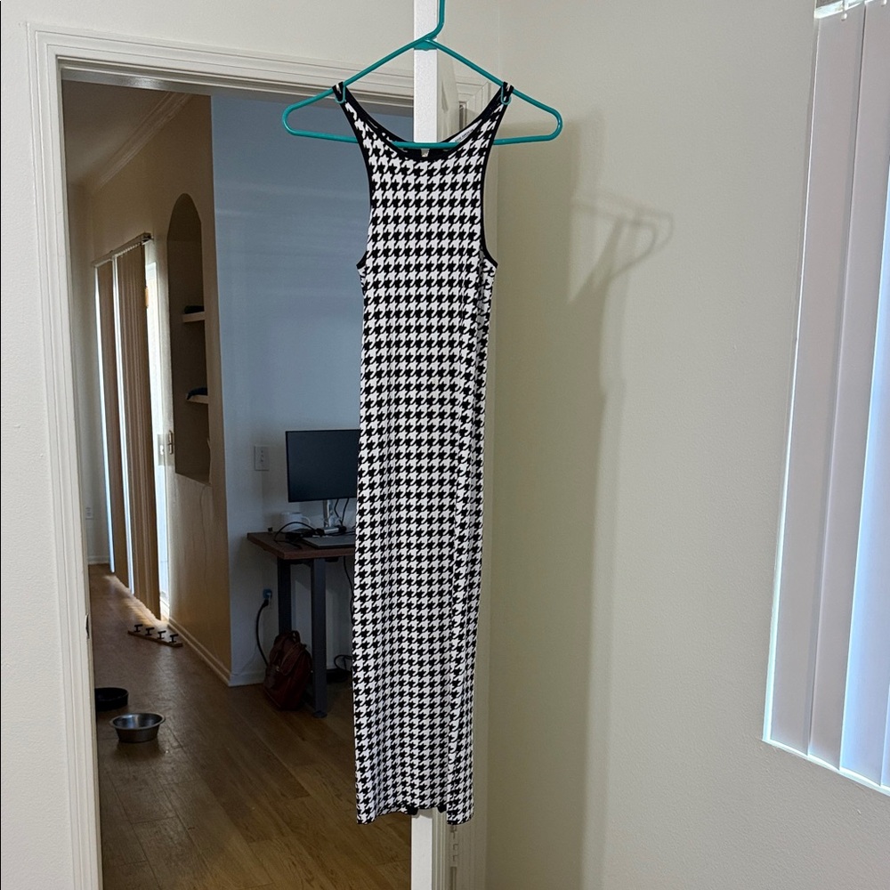 Good American Black and White Houndstooth Maxi Dress